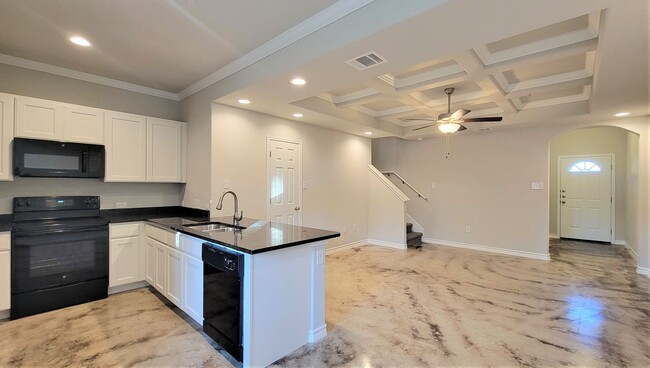 Building Photo - Beautiful 3 bed / 2.5 bath townhome