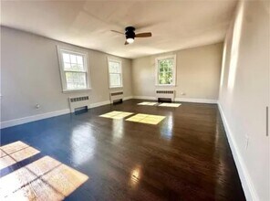 Building Photo - 426 Metacom Ave