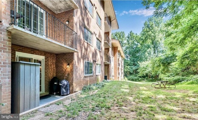 Building Photo - 1543 Colonial Dr