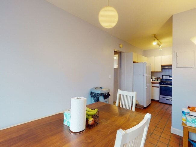 Building Photo - Fenway 3 Bed – Heat & Water Included – 1,003 Sq Ft – 9/1