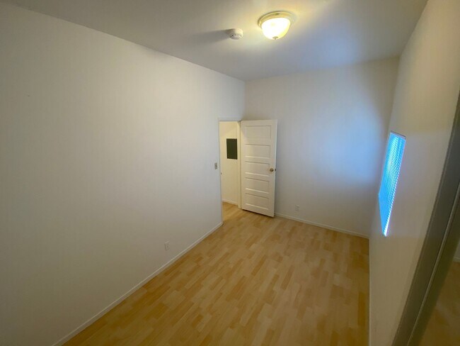 Building Photo - Charming Oakland Home in Desirable Neighborhood