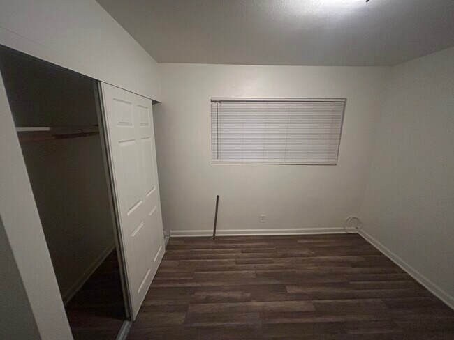 Building Photo - Triplex