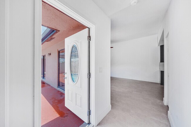 Building Photo - 4757 Sunny Palm Cir