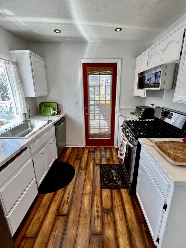Building Photo - 1009 Tourmaline St