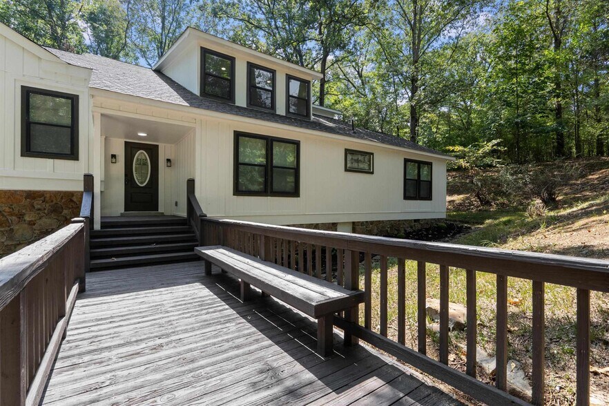 Building Photo - 9345 Rocky Woods Dr