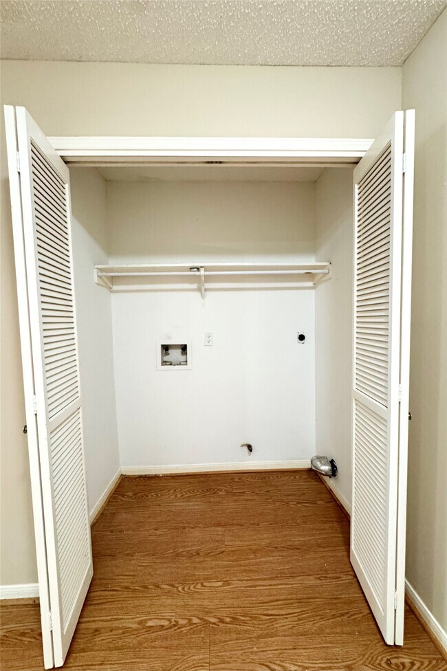 Building Photo - 3511 Palm Grove Dr