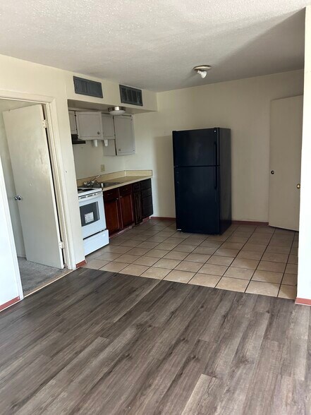 Building Photo - 4209 Broadway Ave