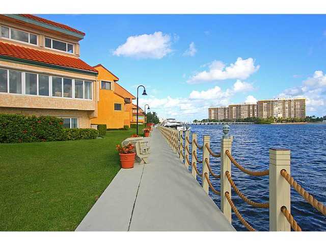 Building Photo - Spacious 2-bedroom apartment in full servi...