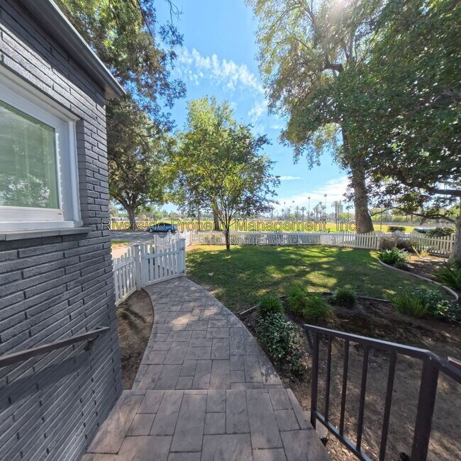 Building Photo - 4025 Terracina Dr