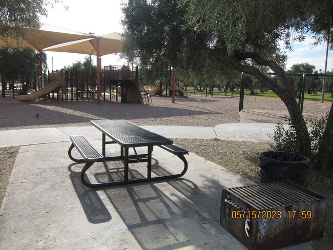 Building Photo - 3033 E Devonshire Ave