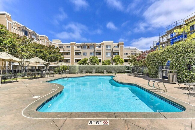 Building Photo - COMING SOON!!! BEAUTIFUL 1BD/1BA CONDO IN EMERYVILLE CA