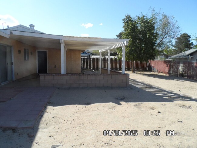 Building Photo - 3 Bedrooms, 2 Bathroom, Large Fully Fenced...