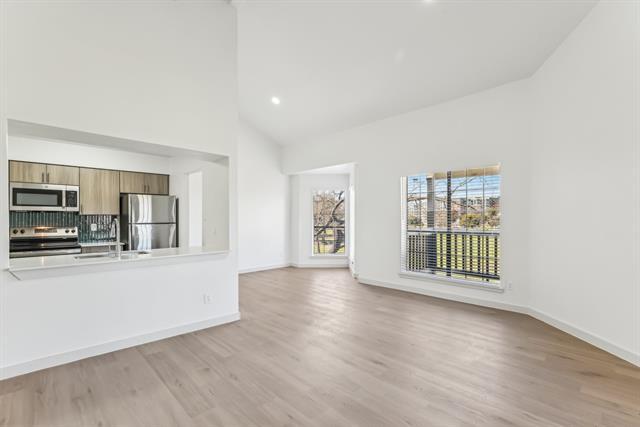 Primary Photo - 230 E 5th St