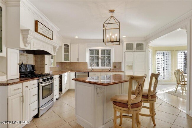 Building Photo - 328 E Main St