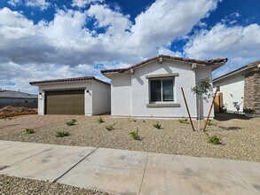 Building Photo - BEAUTIFUL NEW HOME 5 BEDROOMS 3 BATHS!