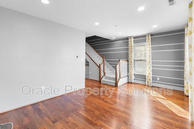 Building Photo - 1201 Falcon Point Dr