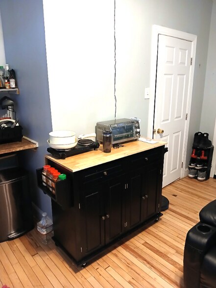 Building Photo - 5023 Spruce St