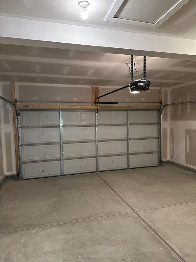 Building Photo - AVAILABLE NOW — Spacious 3-Bedroom | 2.5-Bath Home in Cullman