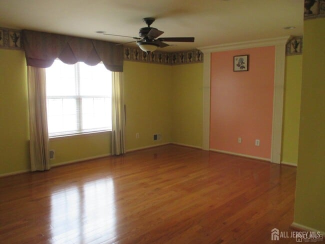 Building Photo - 103 Tived Ln E