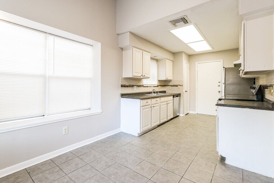 Building Photo - 4015 Adonis Dr