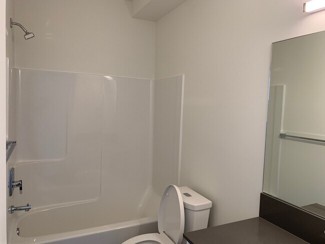 2nd Bathroom/Bathtub - 3916 SW Dawson St