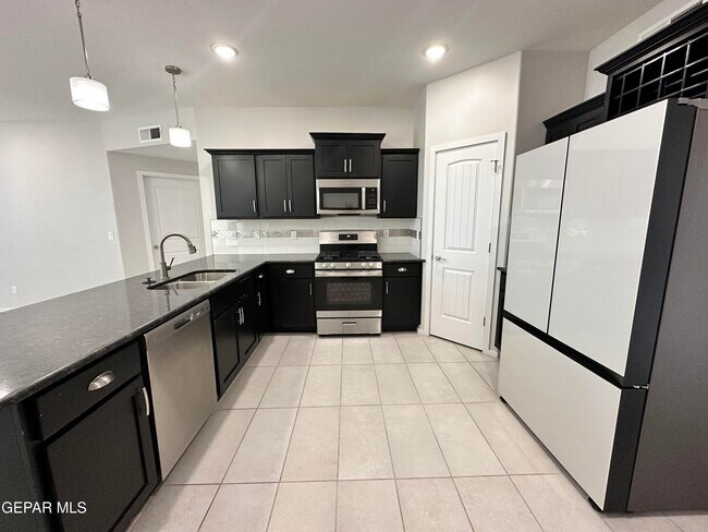 Building Photo - 10148 Texas Madrone Dr