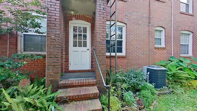 Building Photo - 1245 Belmont Terrace