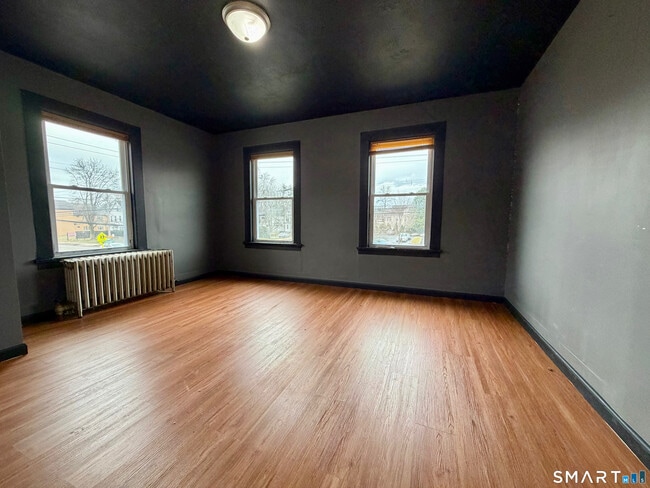 Building Photo - 244 Main St