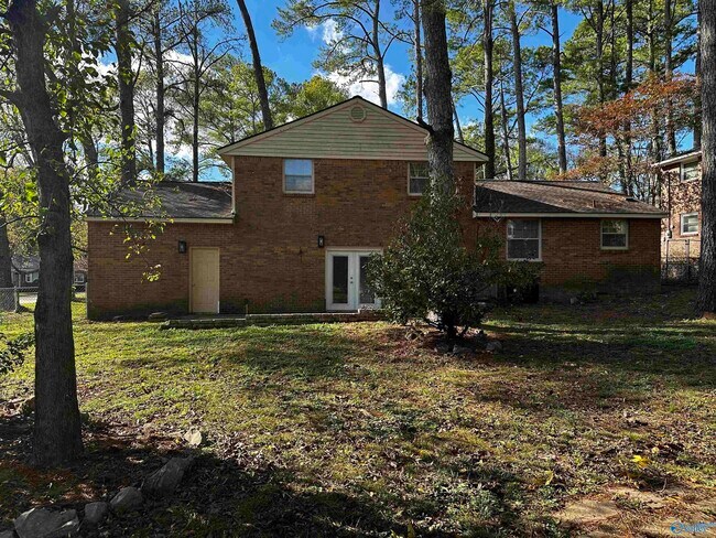 Building Photo - 2602 Vinyard St NE