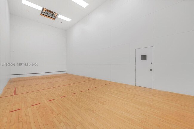 Building Photo - 540 Brickell Key Dr