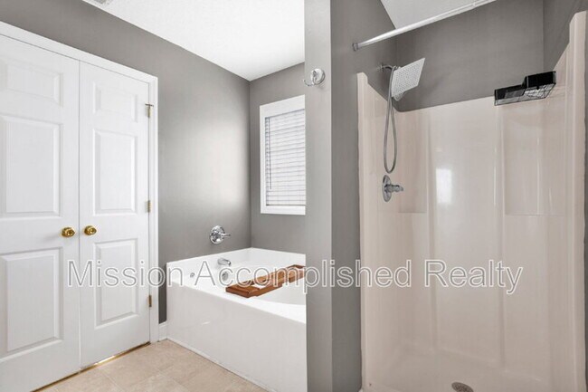 Building Photo - 304 Hawthorn Dr