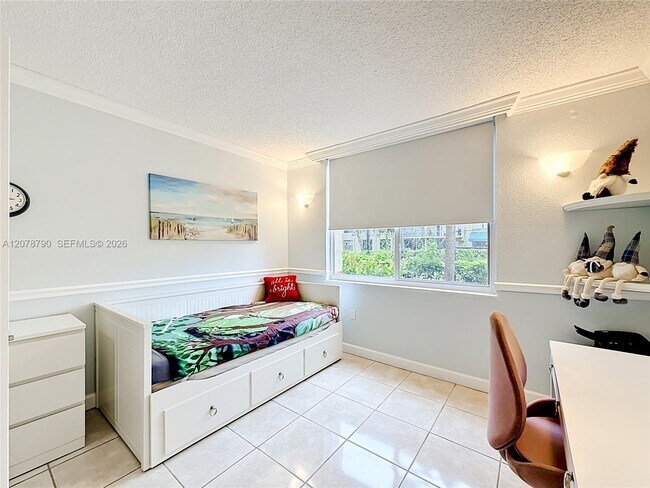 Building Photo - 9350 Fontainebleau Blvd