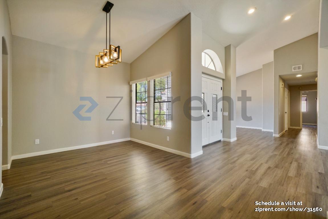 Building Photo - 5636 E Paradise Ln