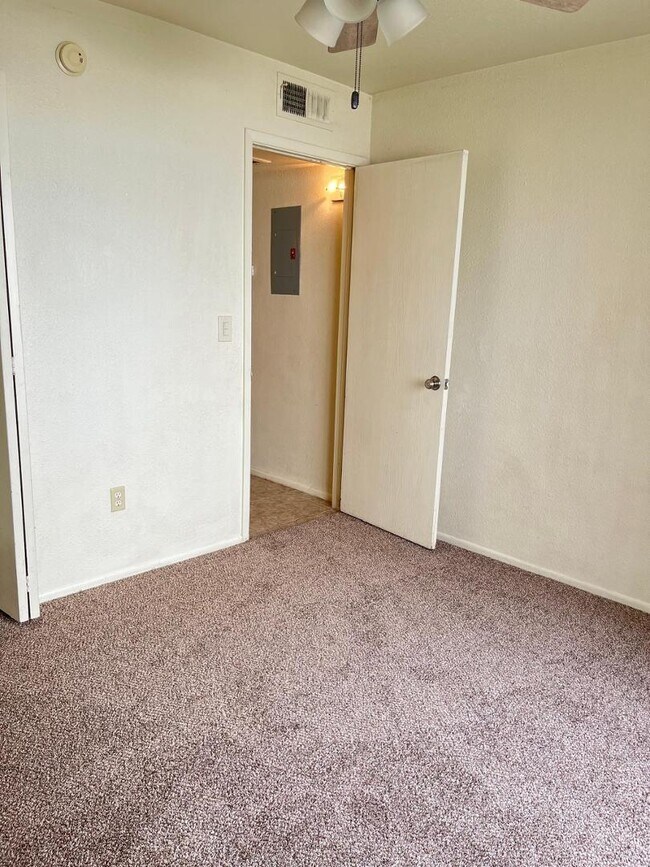 Building Photo - 3119 W Cochise Dr