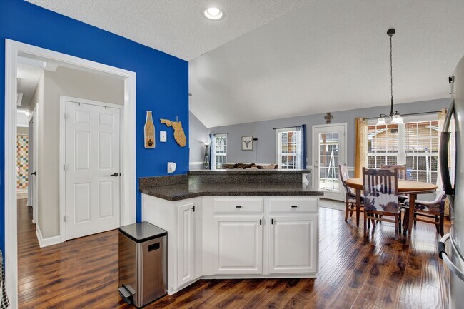 Building Photo - 211 Mikal Dr