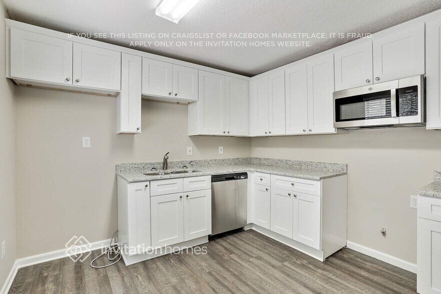 Building Photo - 832 Post Rd Cir