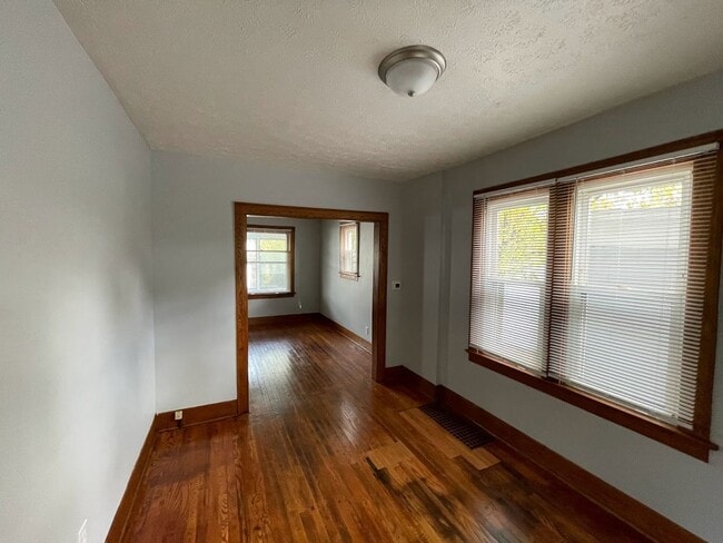 Building Photo - Two bedroom one bathroom home for rent