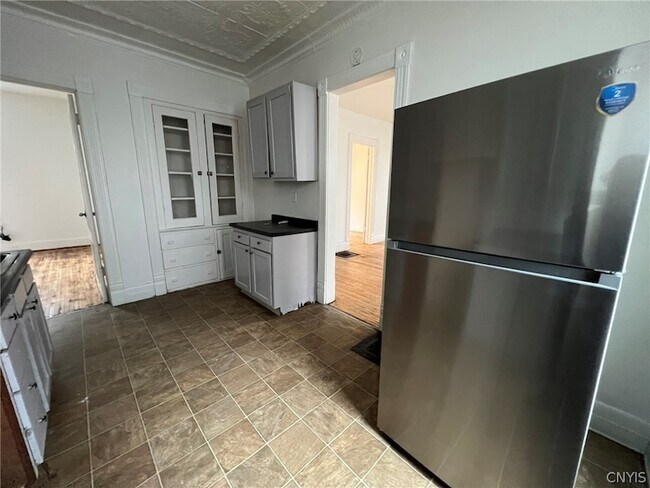 Building Photo - 229 Kellogg St