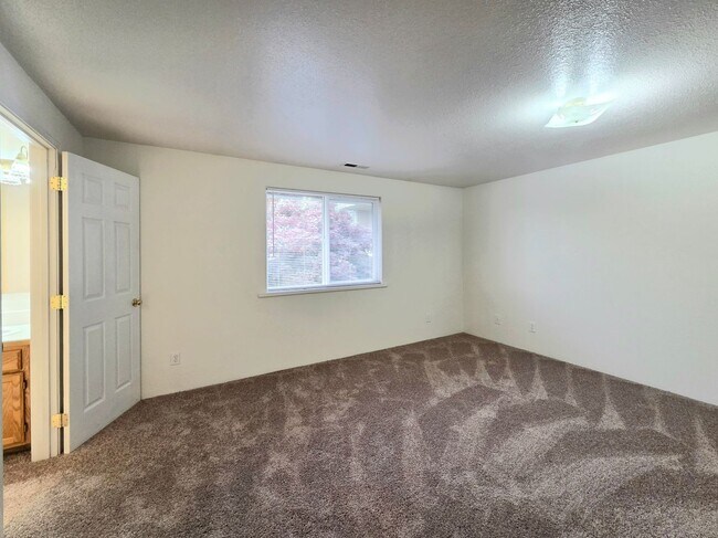 Building Photo - 1409 Maple St