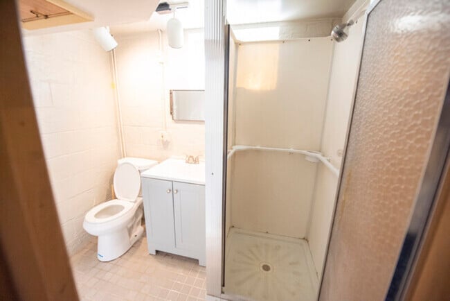 Building Photo - 5976 Hodgman Dr