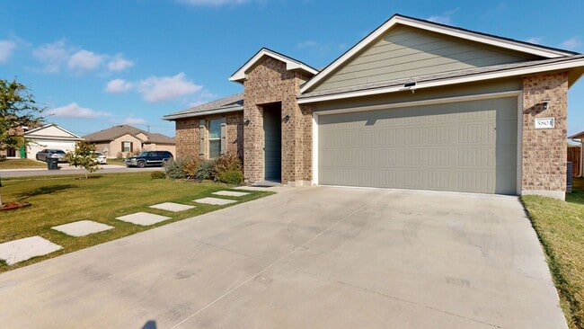 Building Photo - Stunning 4 bedroom home in pristine condition!!!