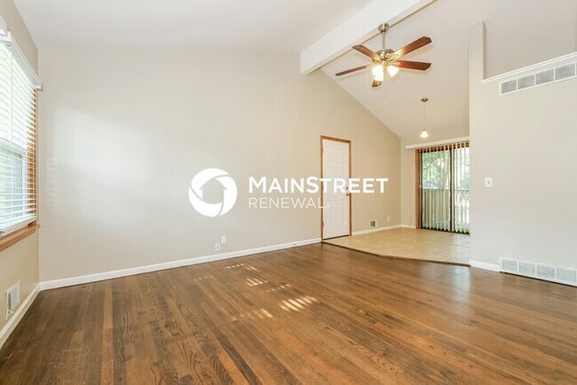 Building Photo - 3 Bedroom Pet-Friendly Home in Shawnee, KS with Main Street Renewal
