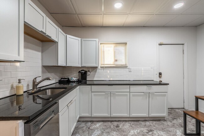 Building Photo - 519 N Euclid Ave