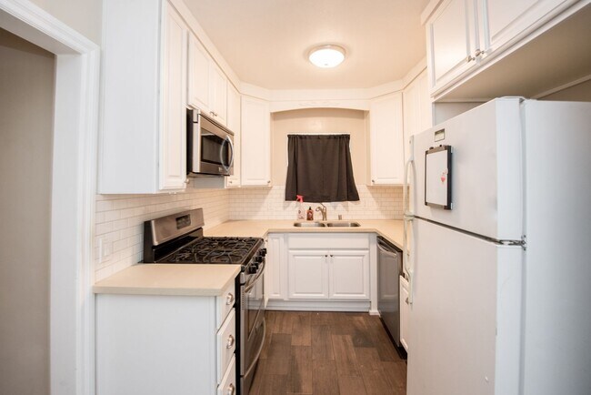 Building Photo - One Bed One Bath