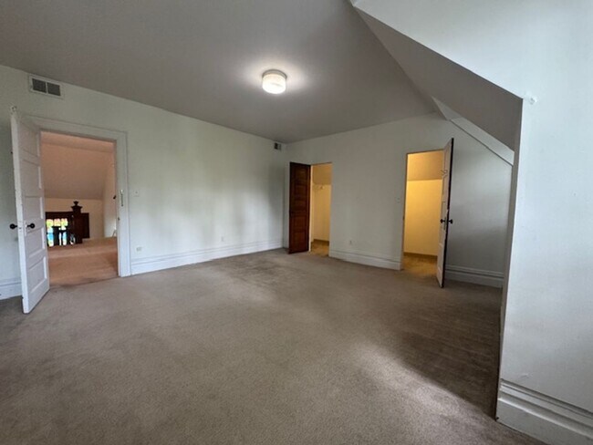 Building Photo - 4821 Centre Ave