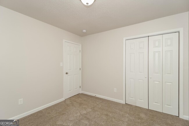 Building Photo - 175 Sumer Ln N