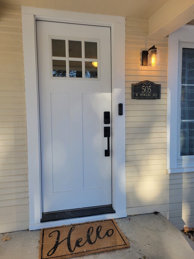 Building Photo - 505 W Spokane Ave