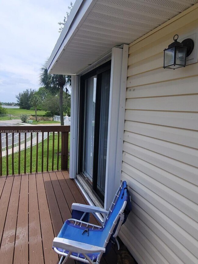 Building Photo - 629 Executive Center Dr