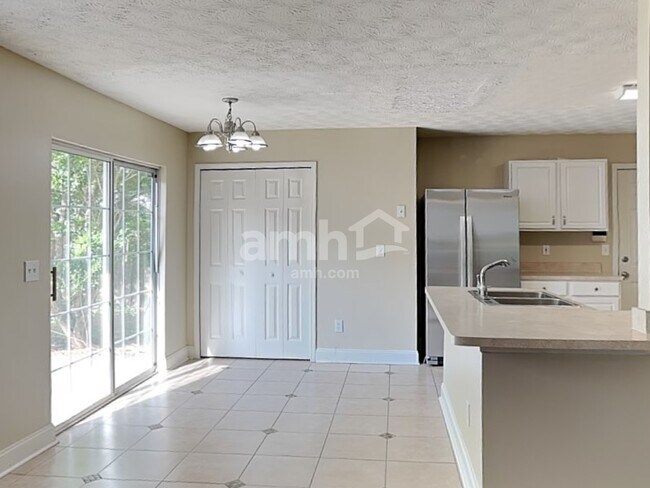 Building Photo - 1728 Silverchase Dr SW