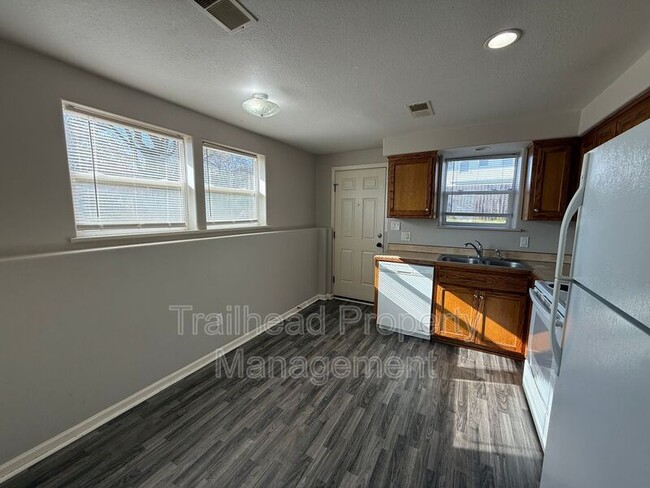 Building Photo - 1100 N Noland Rd